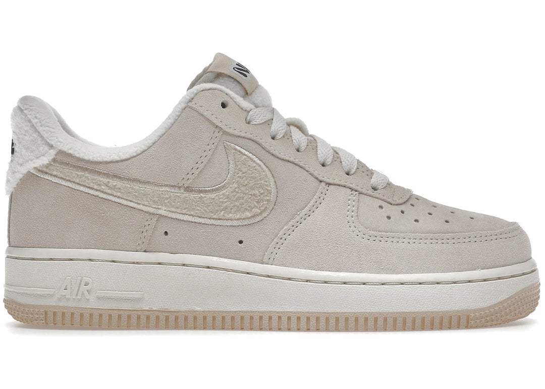 Nike Air Force 1 Low &